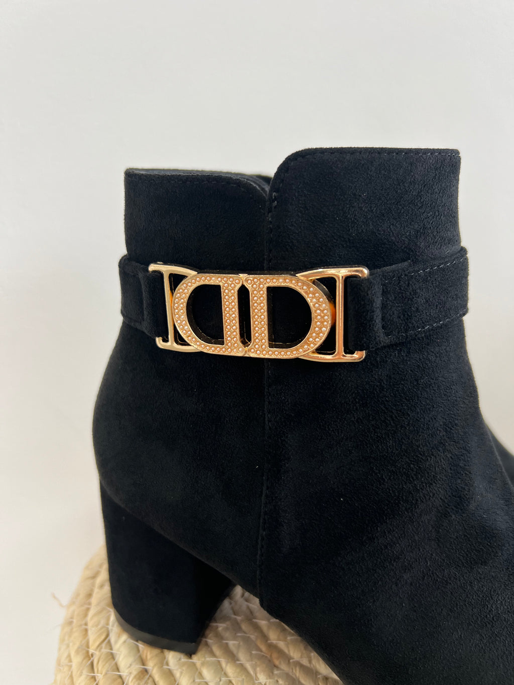 Botins Golden Detail