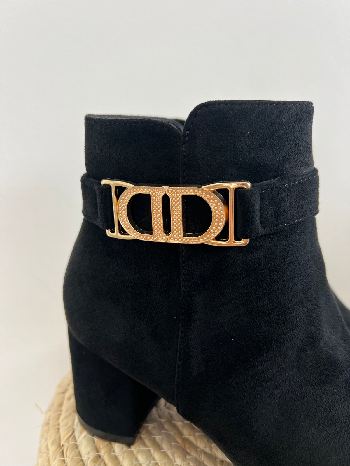 Botins Golden Detail