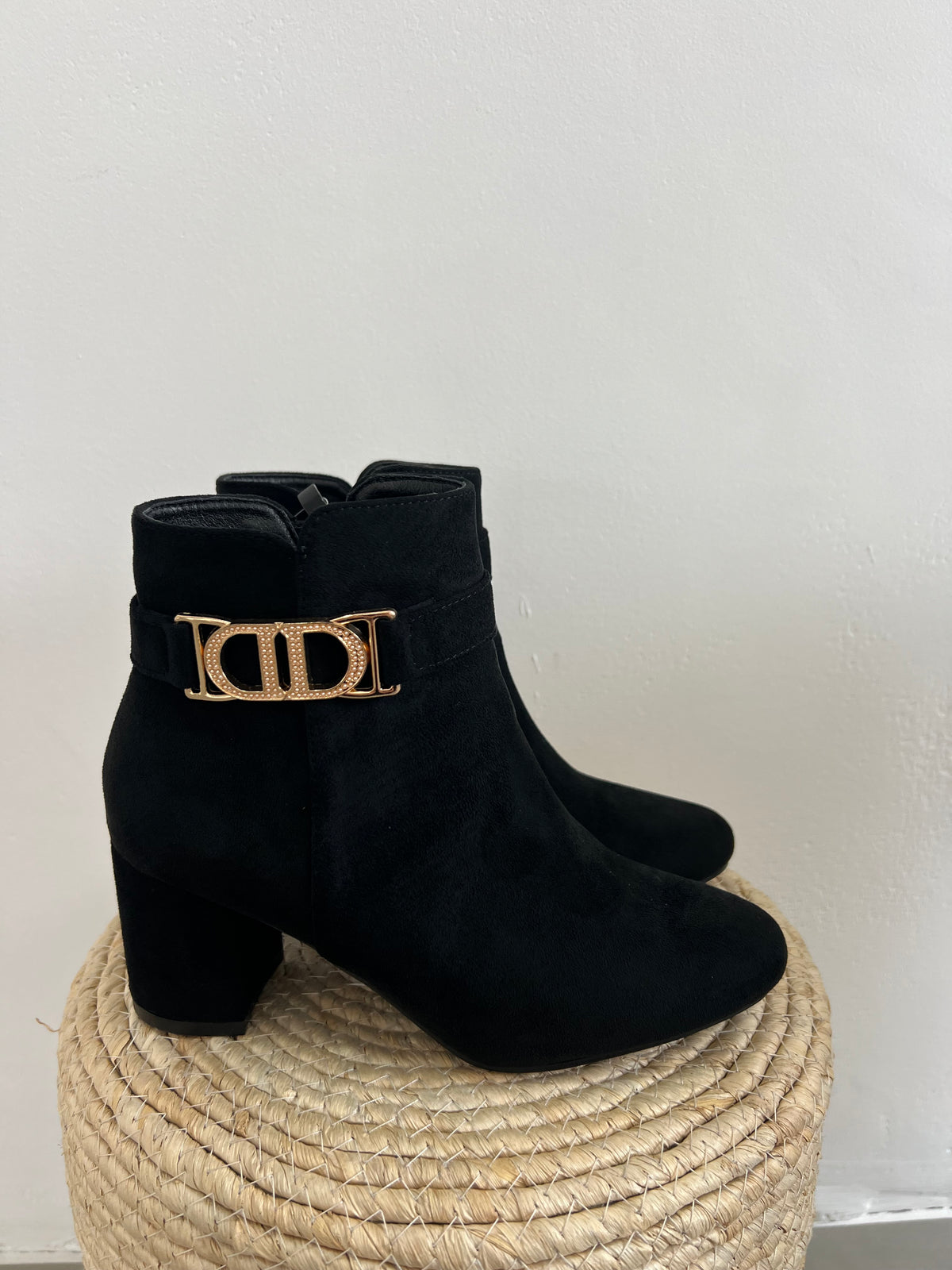 Botins Golden Detail