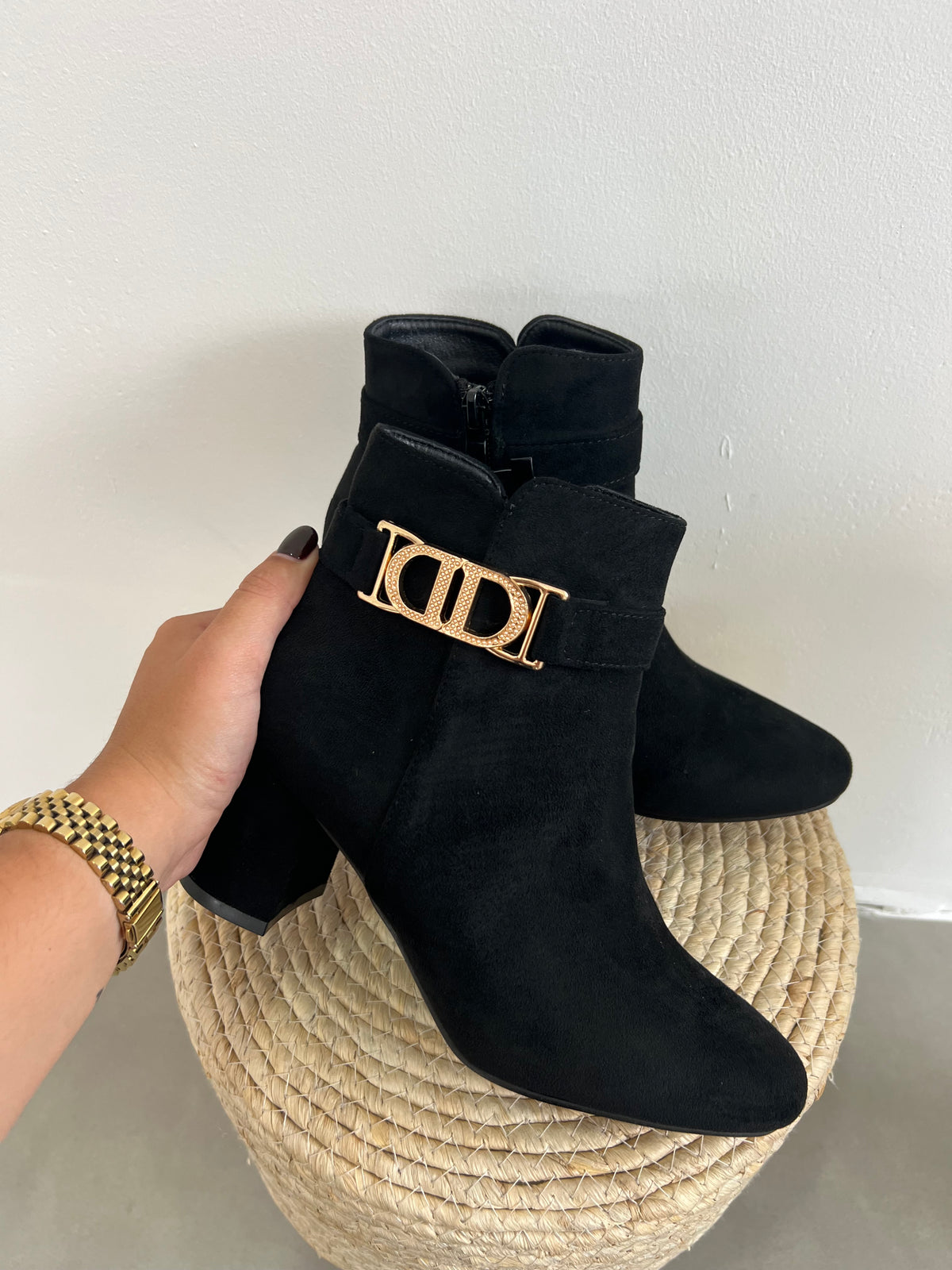 Botins Golden Detail