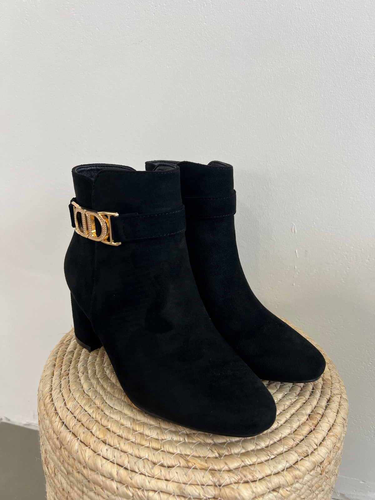 Botins Golden Detail