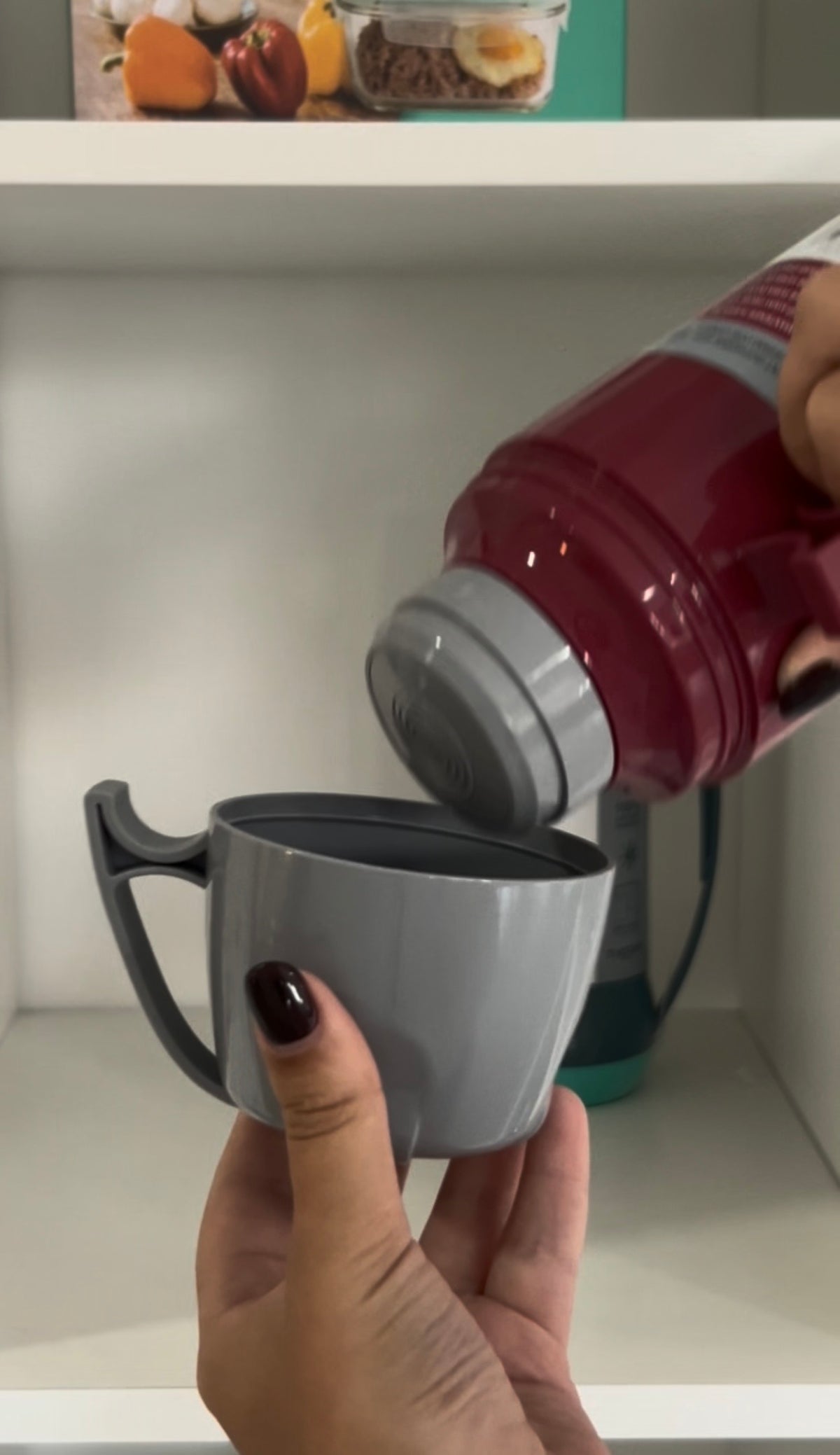 Garrafa térmica com caneca 500 ml